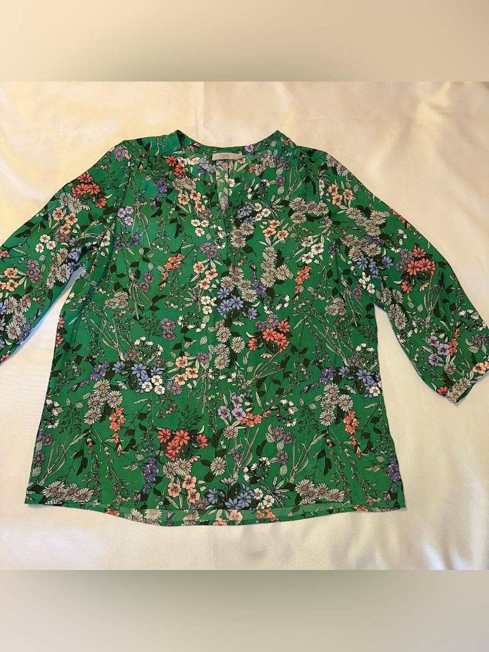 Dalia‎ Women’s Floral Split-Neck Blouse Green size large